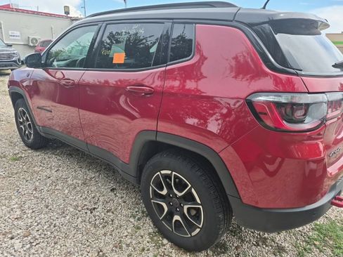 Used 2025 Jeep Compass Trailhawk AWD/4WD image 2