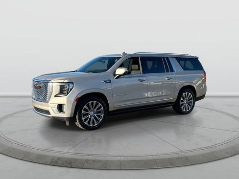 Used 2021 GMC Yukon XL Denali w/ Denali Ultimate Package AWD/4WD image 4