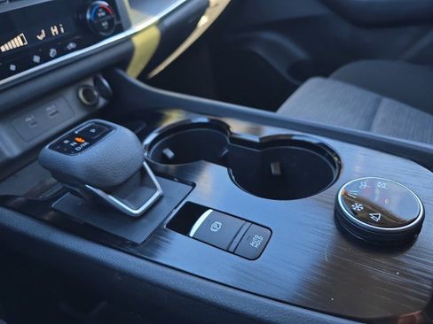 Used 2023 Nissan Rogue SV image 23