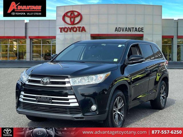 Used 2018 Toyota Highlander Plus AWD/4WD image 4