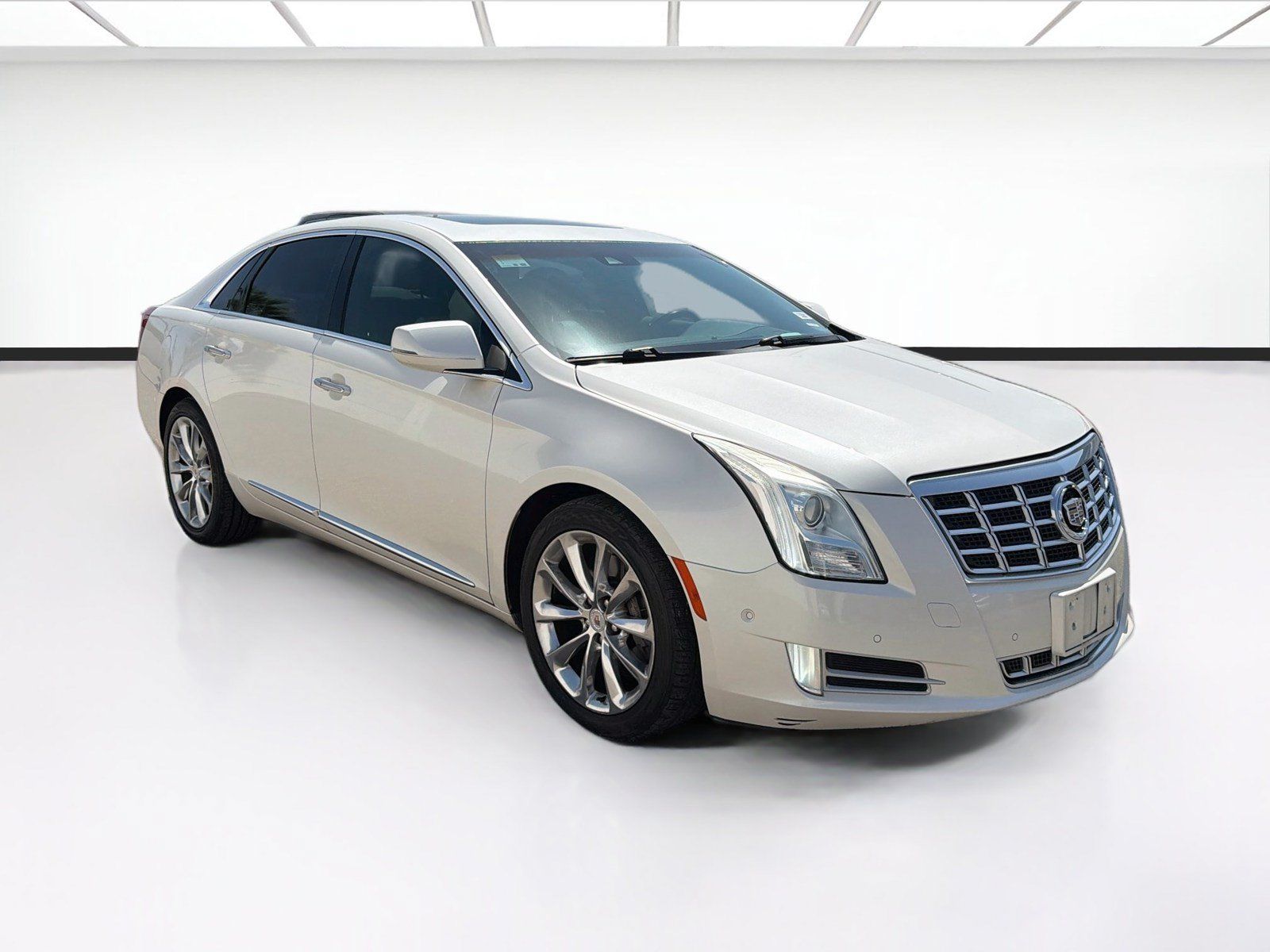 Used 2014 Cadillac XTS Luxury w/ Driver Awareness Package FWD image 3