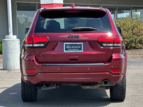 Used 2018 Jeep Grand Cherokee Altitude AWD/4WD image 8