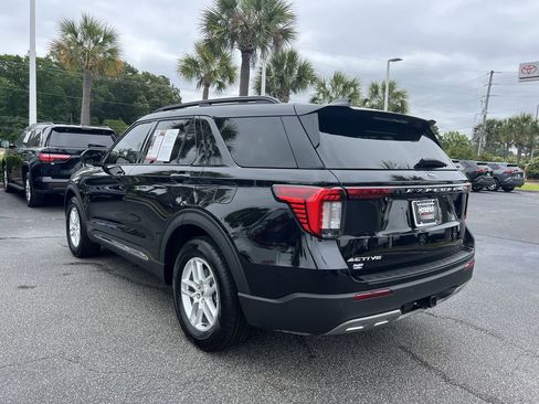 Used 2025 Ford Explorer Active w/ Active Comfort Package RWD image 8