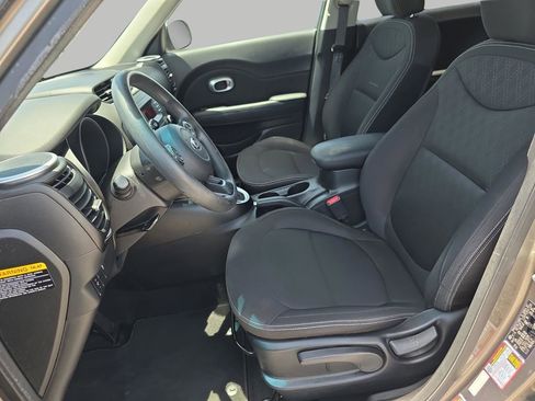 Used 2016 Kia Soul FWD image 11