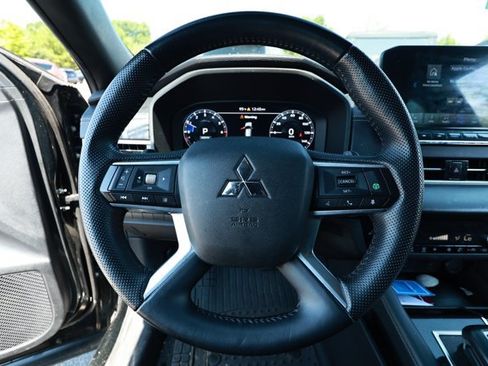 Used 2023 Mitsubishi Outlander SE Black Edition AWD/4WD image 6