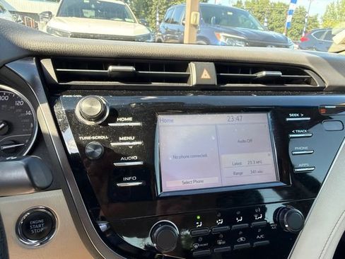 Used 2018 Toyota Camry LE w/ Convenience Package FWD image 12