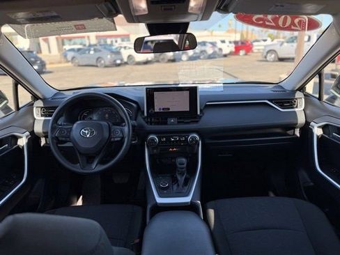 Used 2025 Toyota RAV4 XLE image 17