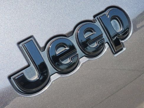 Used 2024 Jeep Grand Cherokee L Laredo RWD image 11