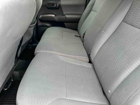 Used 2017 Toyota Tacoma SR5 AWD/4WD image 18