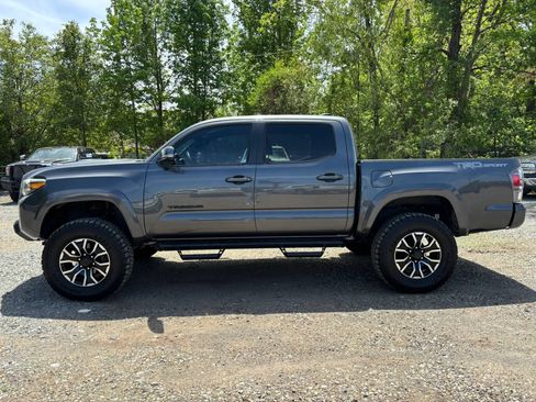 Used 2020 Toyota Tacoma TRD Sport w/ Technology Package RWD image 2