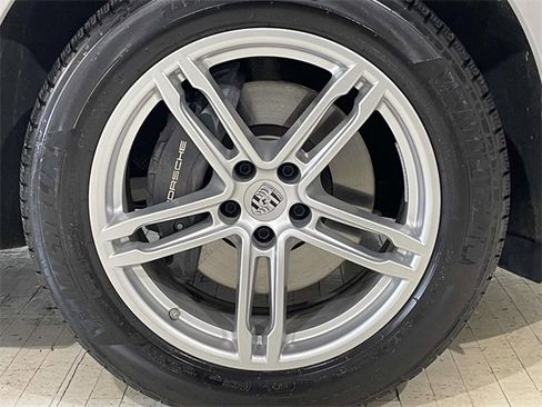 Used 2025 Porsche Macan image 14