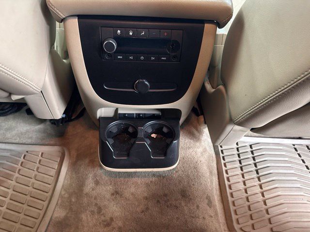 Used 2007 GMC Yukon SLT w/ SLT Preferred Equipment Group AWD/4WD image 32