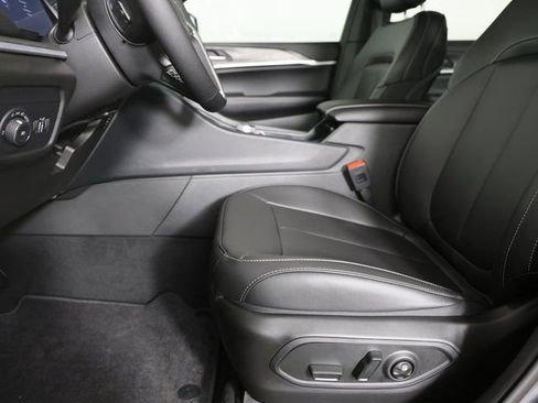 Used 2025 Jeep Grand Cherokee L Limited w/ Black Appearance Package image 15