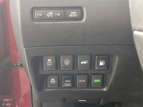 Used 2018 Nissan Rogue SL image 15