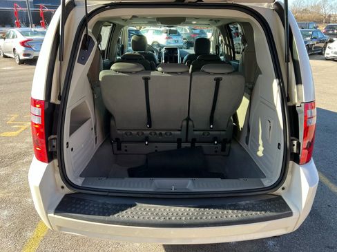 Used 2010 Dodge Grand Caravan SXT image 31