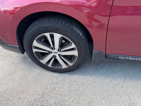 Used 2018 Subaru Outback 3.6R Limited AWD/4WD image 9