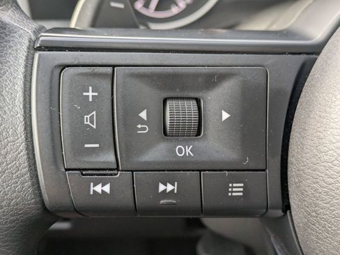 Used 2024 Nissan Rogue SV image 19