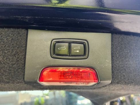 Used 2017 Porsche Cayenne AWD/4WD image 37