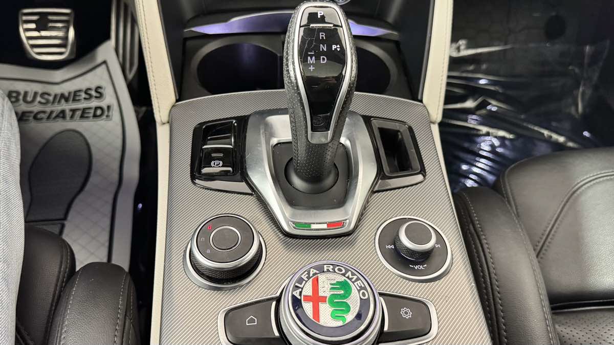 Used 2020 Alfa Romeo Stelvio Ti Sport w/ Quick Order Package 22S Sport AWD/4WD image 24