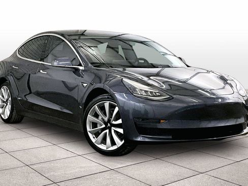 Used 2019 Tesla Model 3 Mid Range image 3