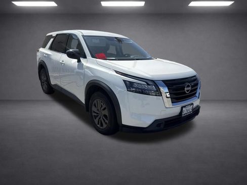 Used 2024 Nissan Pathfinder S FWD image 12