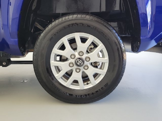 Used 2025 Toyota Tacoma SR5 AWD/4WD image 10