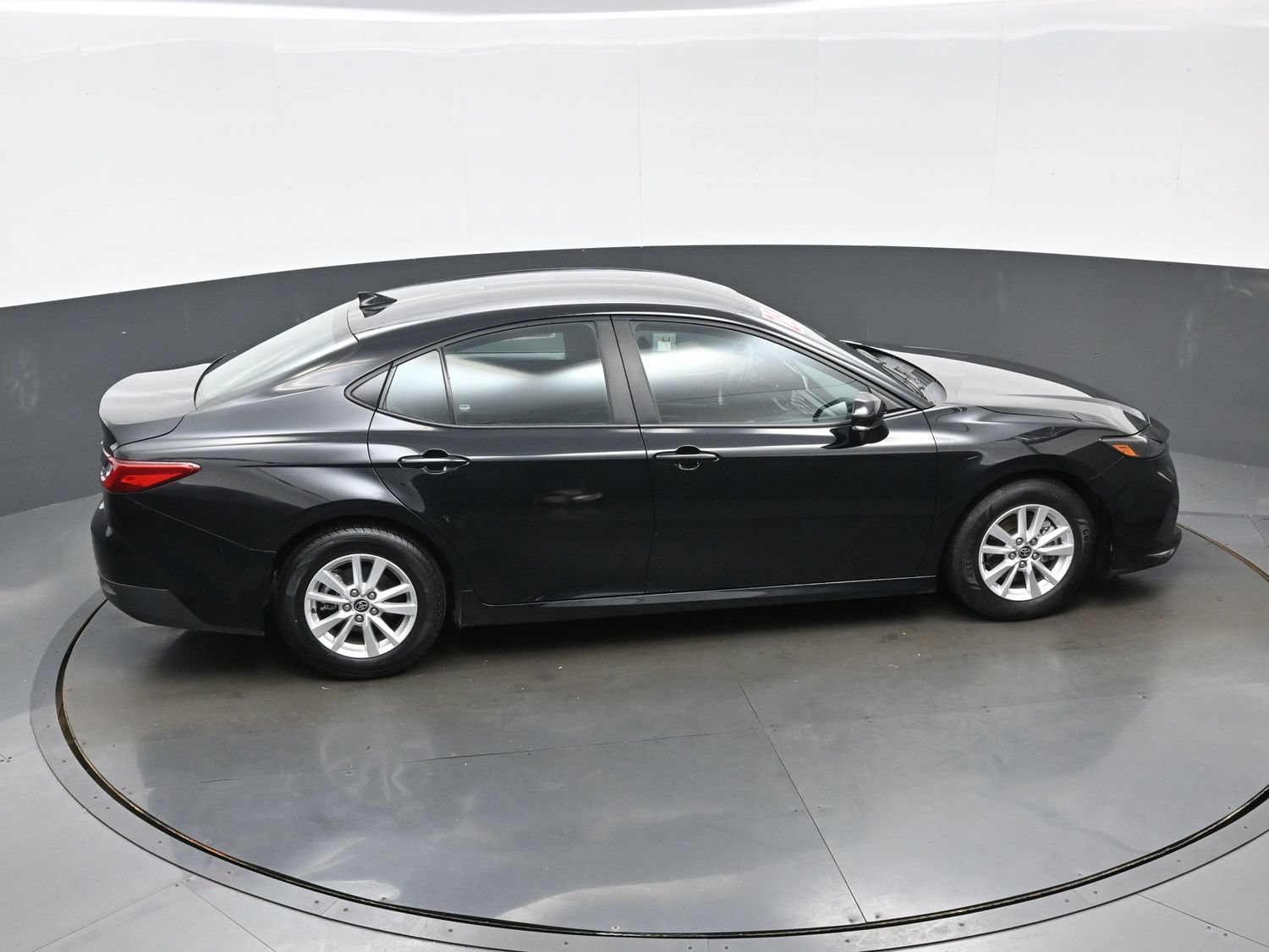 Used 2025 Toyota Camry LE FWD image 41