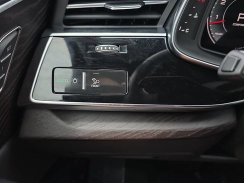 Used 2023 Audi Q8 Prestige AWD/4WD image 27