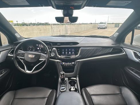 Used 2024 Cadillac XT6 Premium Luxury w/ Technology Package FWD image 22