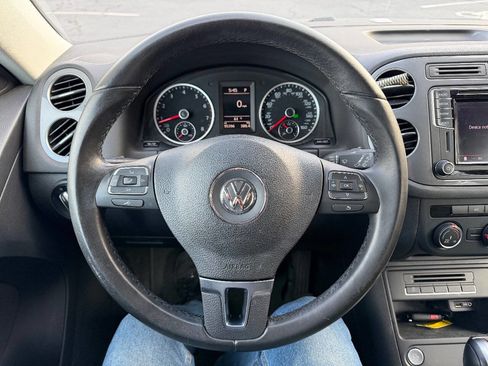 Used 2017 Volkswagen Tiguan Limited FWD image 18