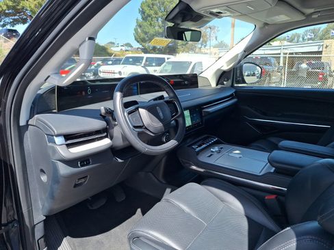 Used 2025 Lincoln Navigator Reserve AWD/4WD image 9