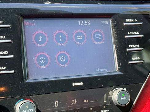 Used 2020 Toyota Camry SE image 7