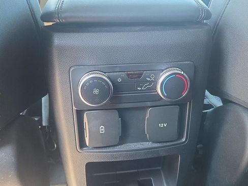 Used 2022 Ford Explorer XLT AWD/4WD image 12