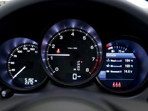 Certified 2025 Porsche Macan image 15