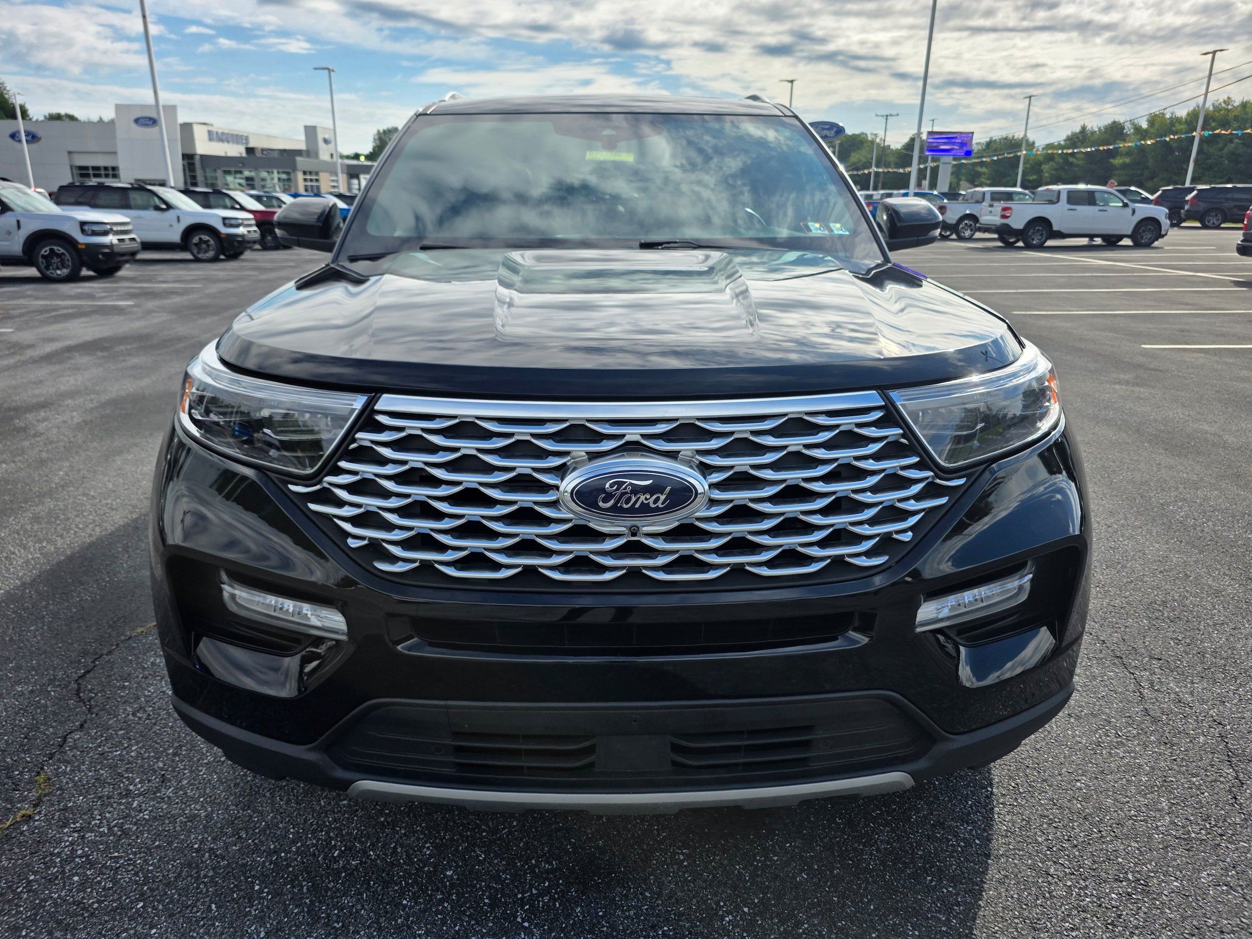 Used 2022 Ford Explorer Platinum w/ Equipment Group 601A AWD/4WD image 8