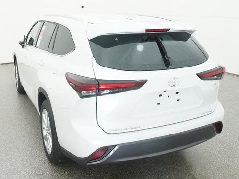 New 2026 Toyota Highlander Limited image 14