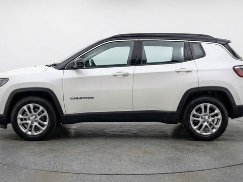 Used 2025 Jeep Compass Limited image 5