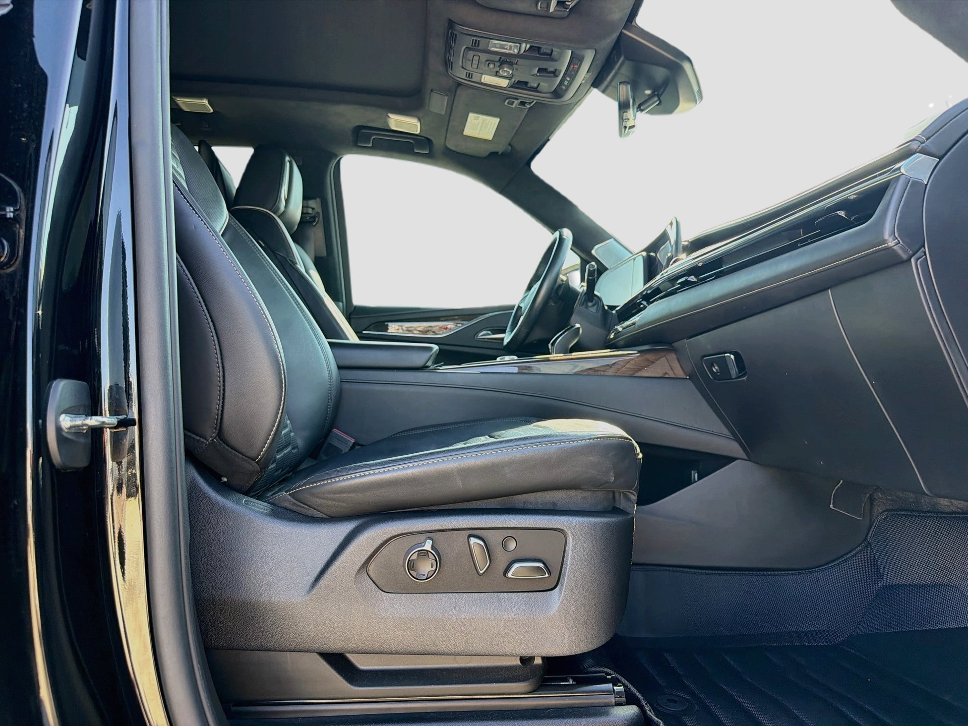 Used 2023 Cadillac Escalade Sport Platinum w/ Heavy-Duty Trailer Package AWD/4WD image 34