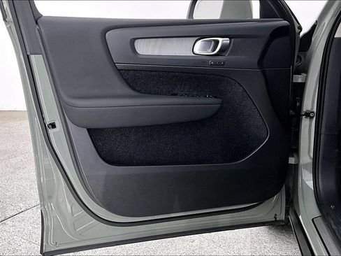 Certified 2025 Volvo XC40 B5 Plus AWD/4WD image 23