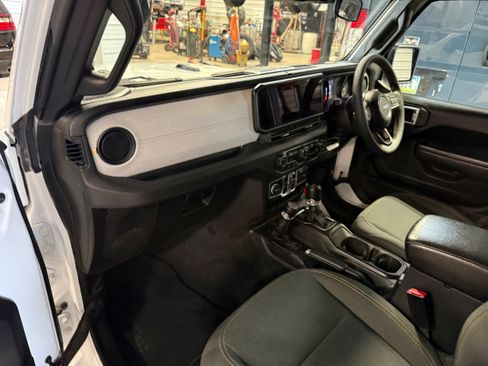 Used 2024 Jeep Wrangler Unlimited Sport AWD/4WD image 45