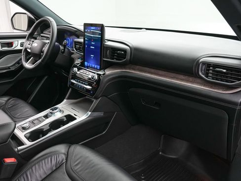 Certified 2023 Ford Explorer Platinum w/ Technology Package image 25