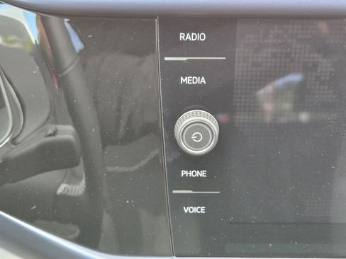 Used 2024 Volkswagen Taos SE image 20