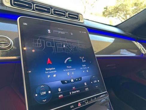 Used 2022 Mercedes-Benz S 580 4MATIC Sedan w/ AMG Line Package image 9