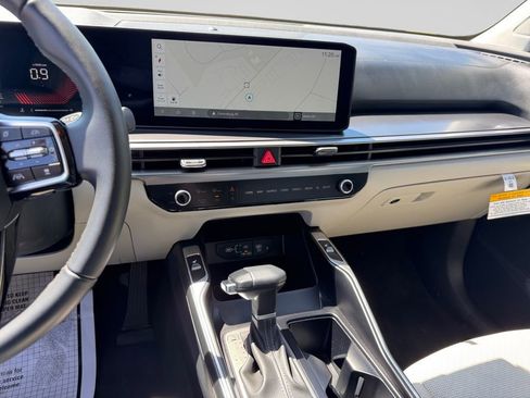 Certified 2025 Kia Sorento S AWD/4WD image 12