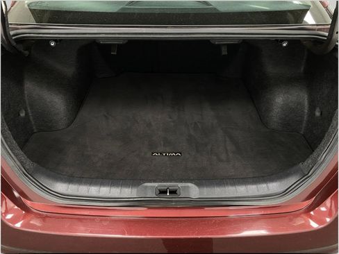 Used 2025 Nissan Altima 2.5 SV FWD image 6