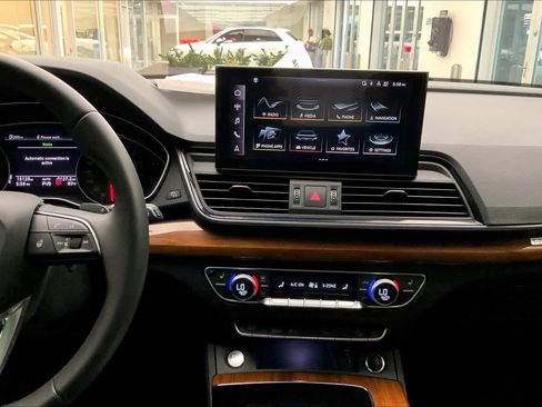 Used 2022 Audi Q5 2.0T Premium w/ Convenience Package AWD/4WD image 7