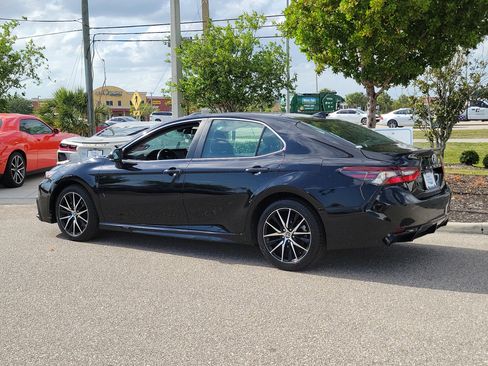 Used 2024 Toyota Camry SE FWD image 4