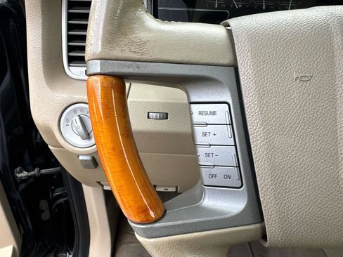 Used 2010 Lincoln Navigator 2WD image 24