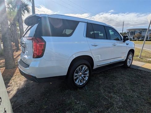 Used 2023 GMC Yukon SLT w/ SLT Luxury Package image 3