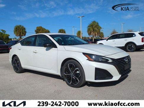 Used 2024 Nissan Altima 2.5 SR image 2